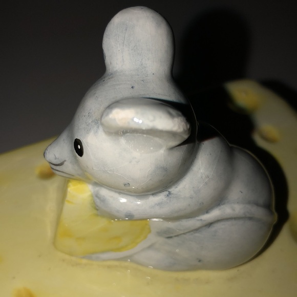 Vintage Ceramic Mouse on a Wedge of Cheese - Cracker Dish/Cheese Tray - Picture 8 of 8
